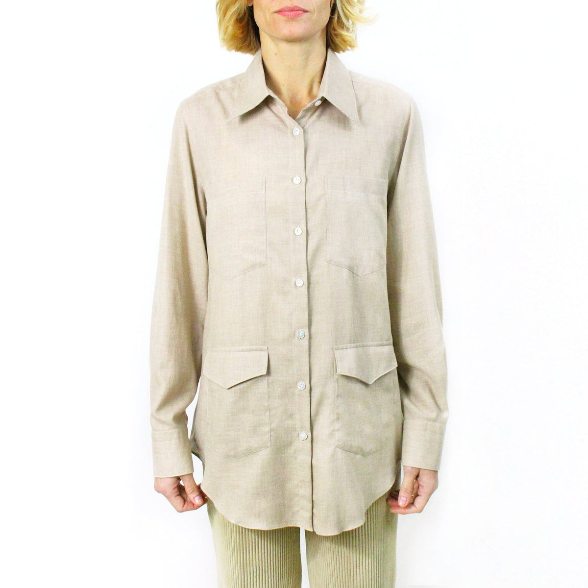 Marina women's shirt in Alumo cotton and cashmere fabric with front pockets.